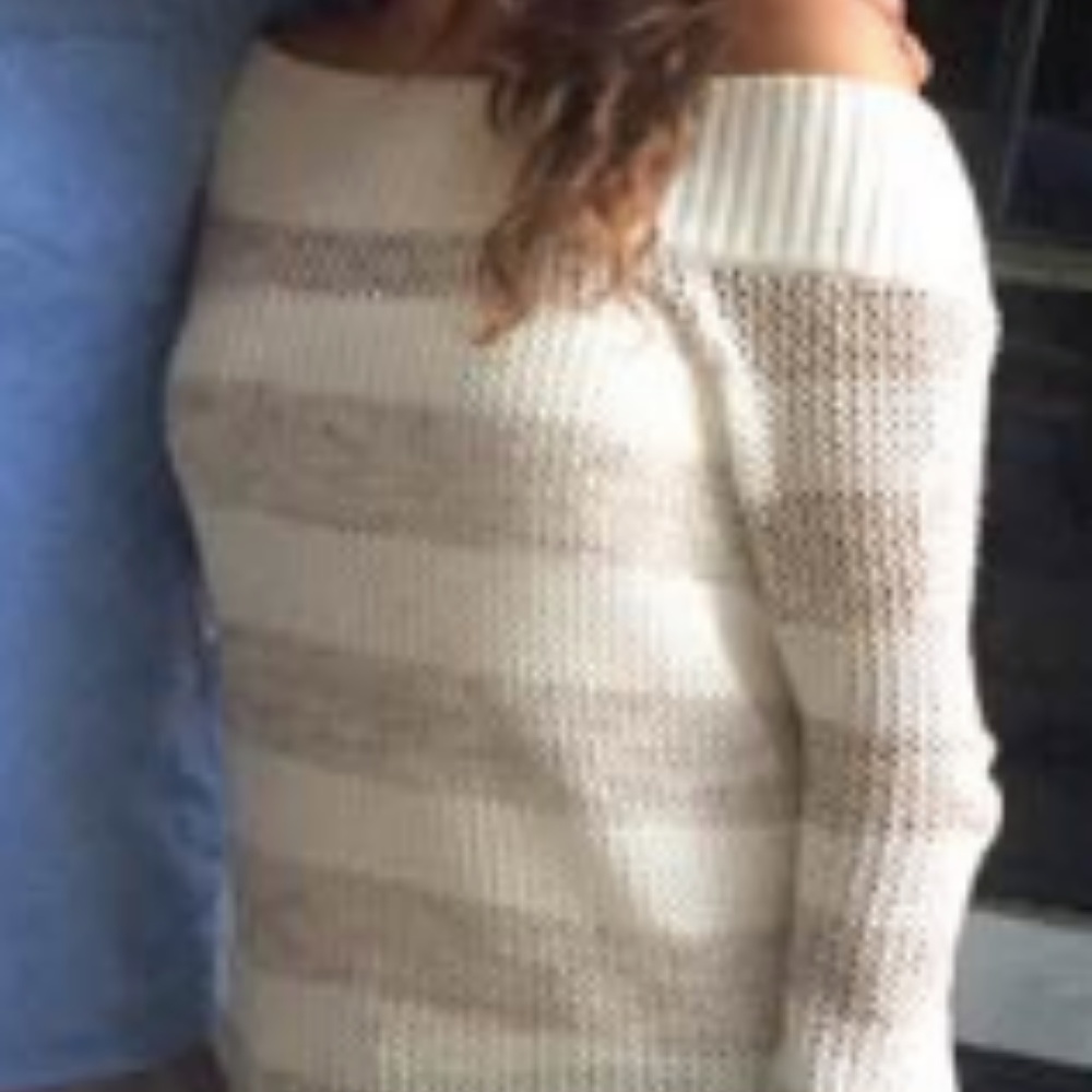 Off the shoulder sweater - Picture 5 of 5